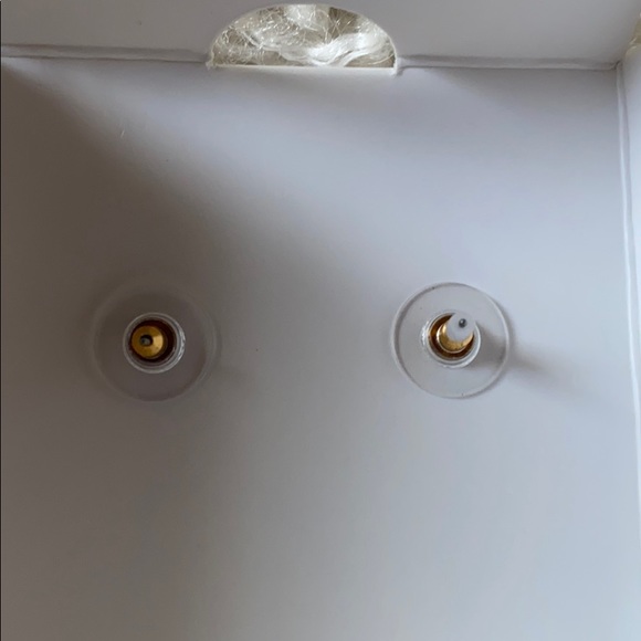 Betsey Johnson flower earrings - NWT - Picture 5 of 7